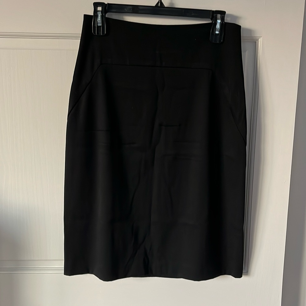 Theory pencil skirt. Back slits. Size 10. Great condition.